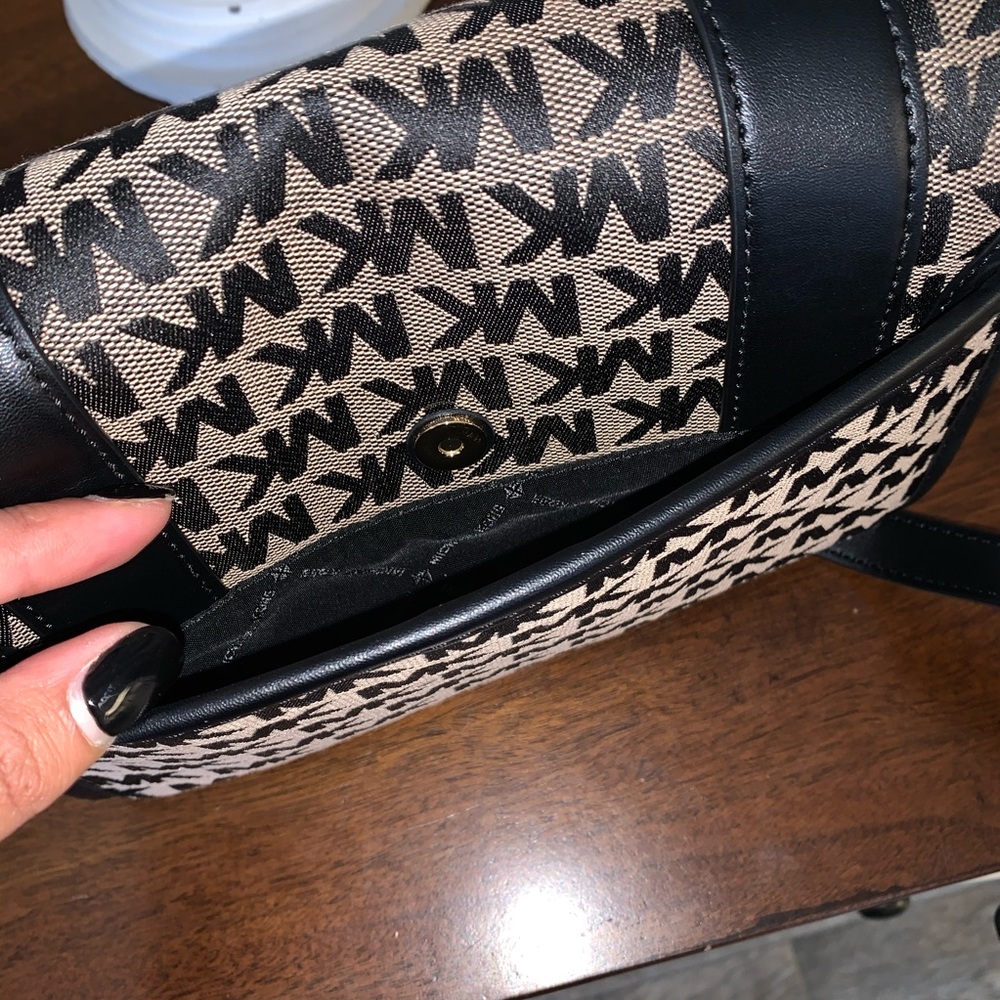 New MK Crossbody 🖤 Bedford - Picture 8 of 8